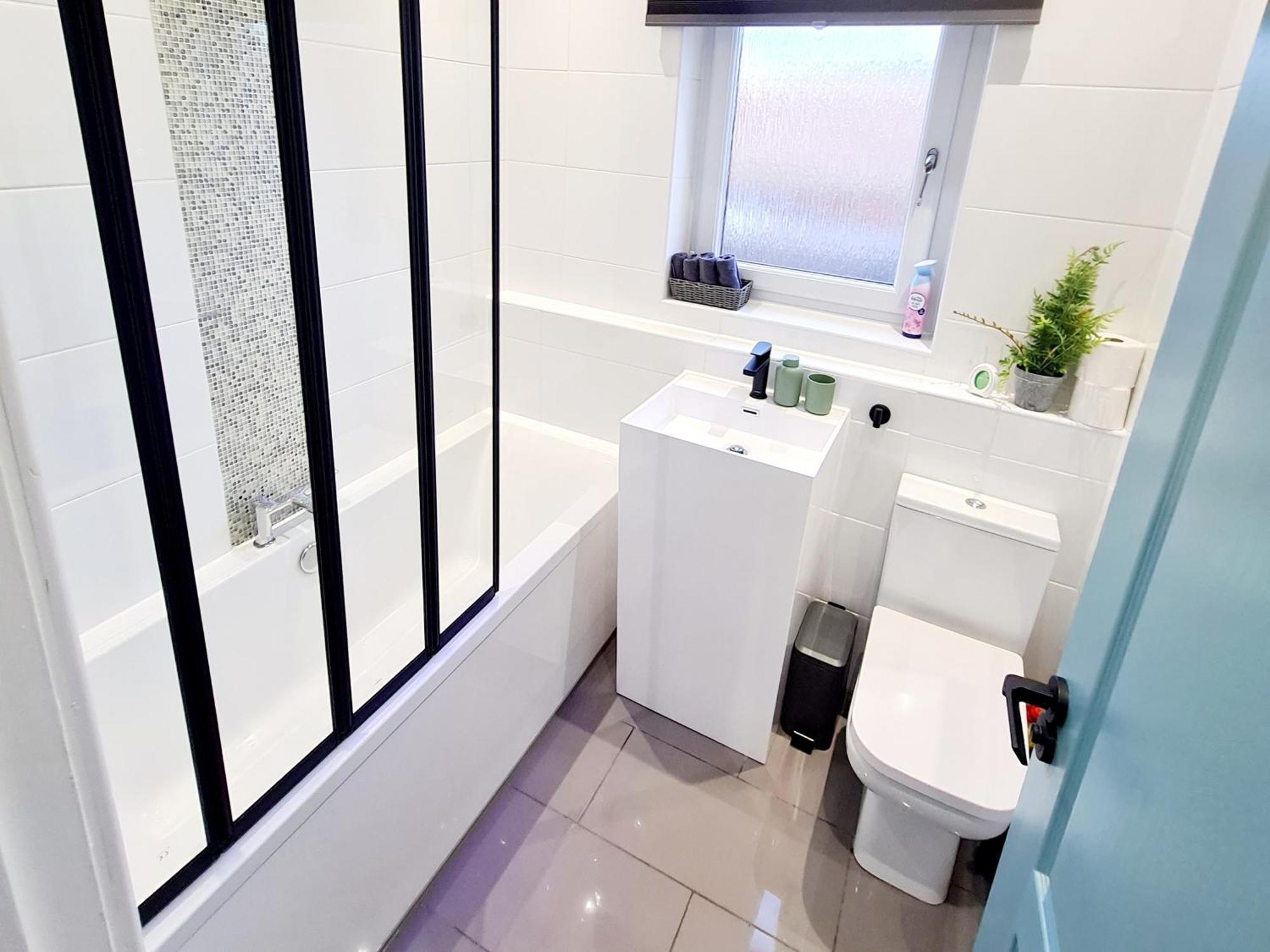 Apartament Bright 3Br Walking Distance To Town - Free Parking Glasgow Zewnętrze zdjęcie